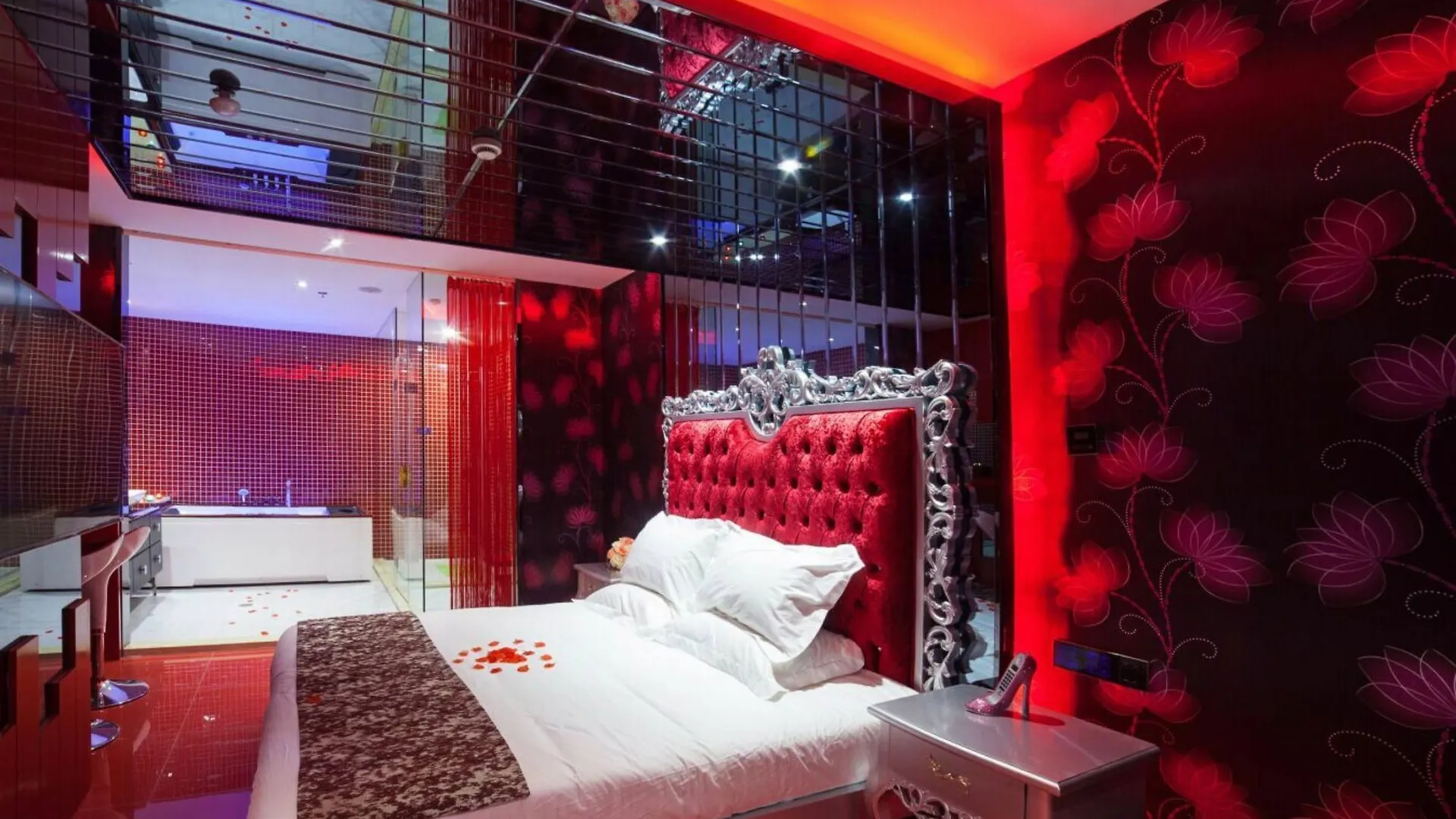 Suzhou Huazhiyu Lover Theme Hotel