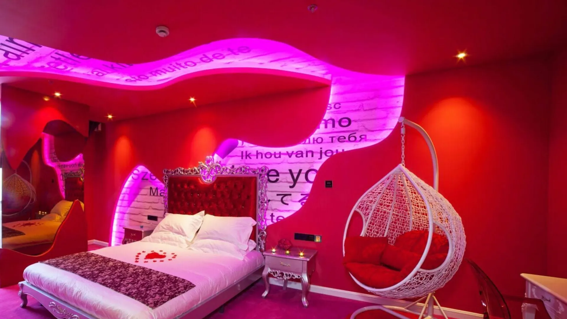 Suzhou Huazhiyu Lover Theme Hotel