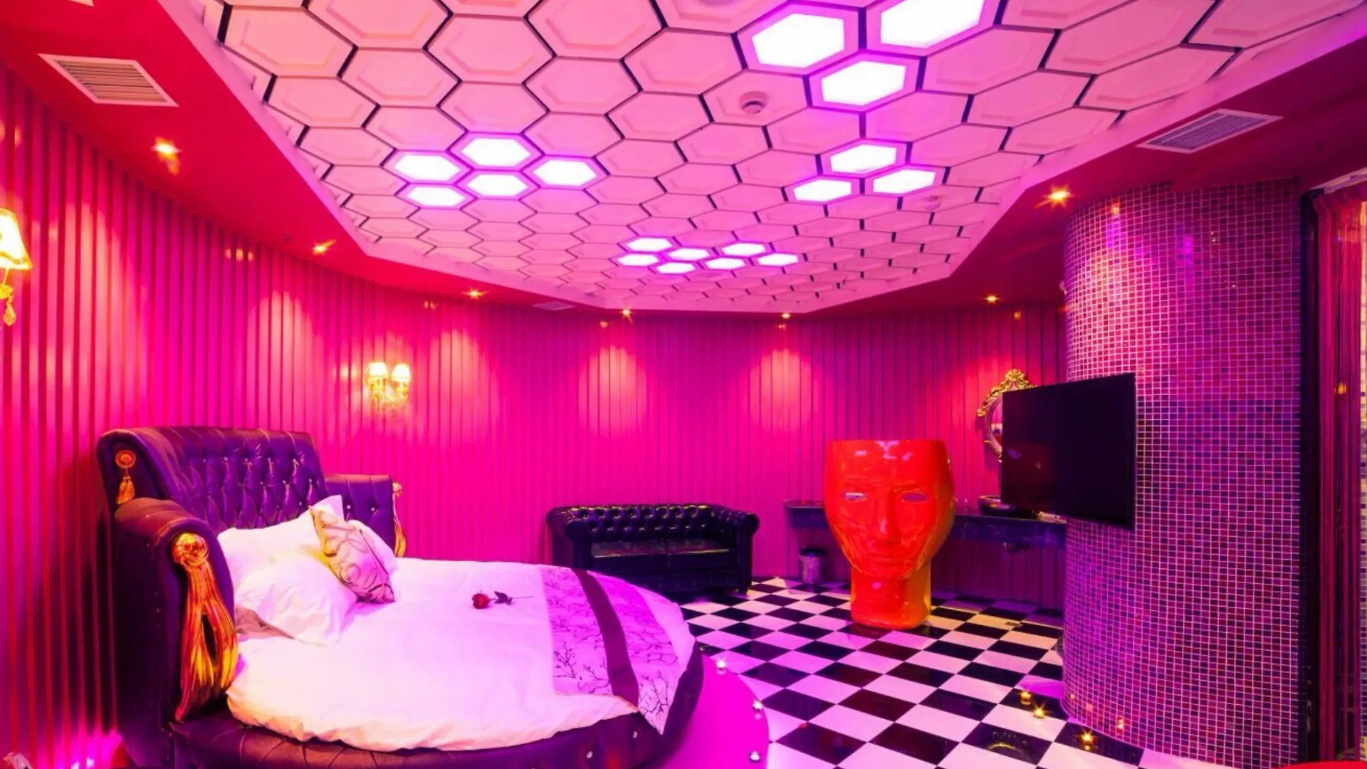 Suzhou Huazhiyu Lover Theme Hotel China