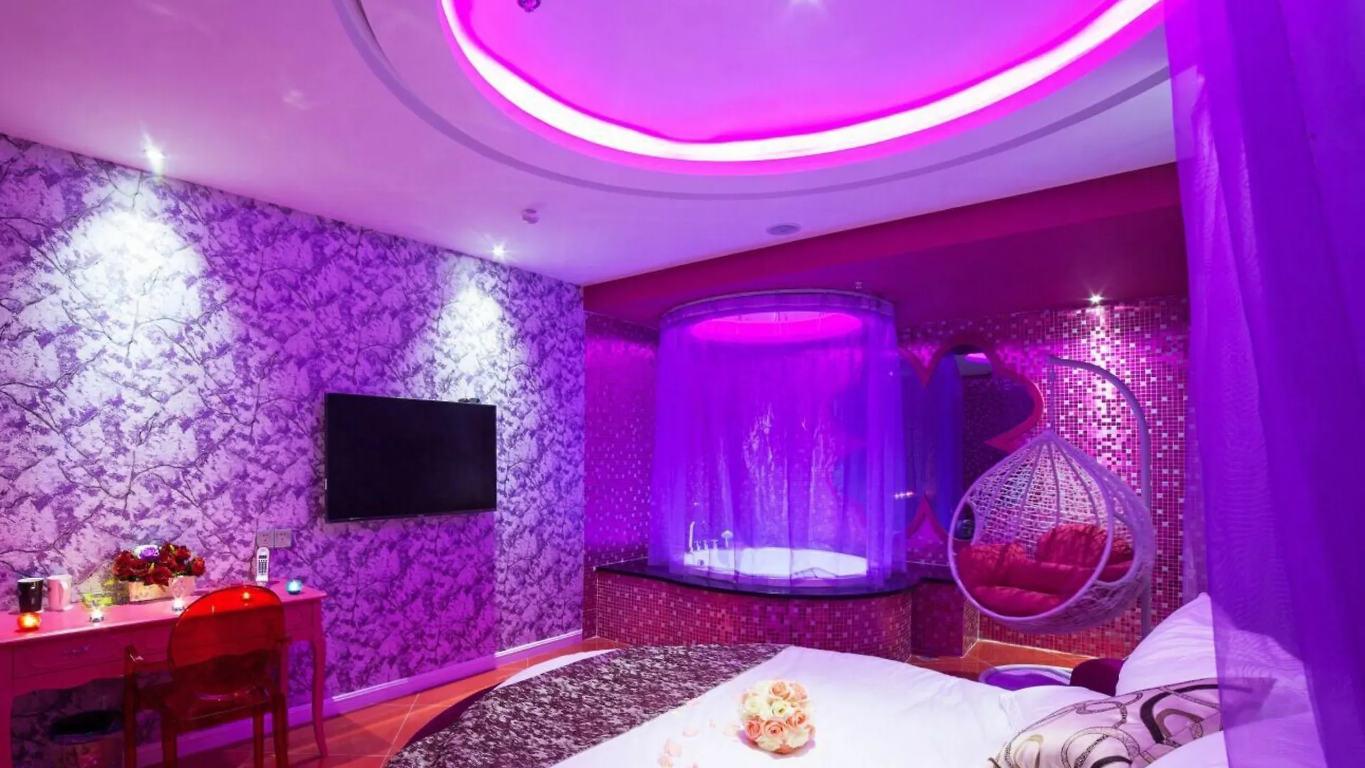 Suzhou Huazhiyu Lover Theme Hotel
