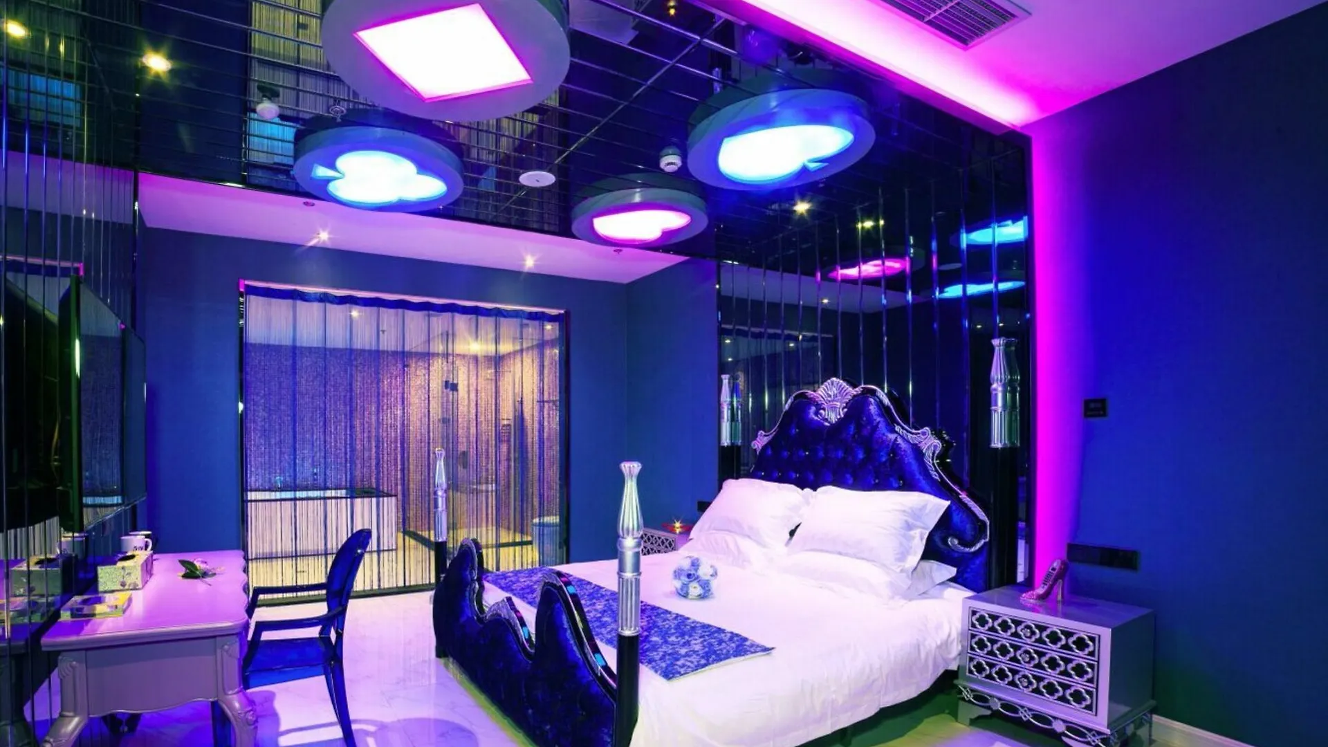 Suzhou Huazhiyu Lover Theme Hotel  Suzhou (Jiangsu)