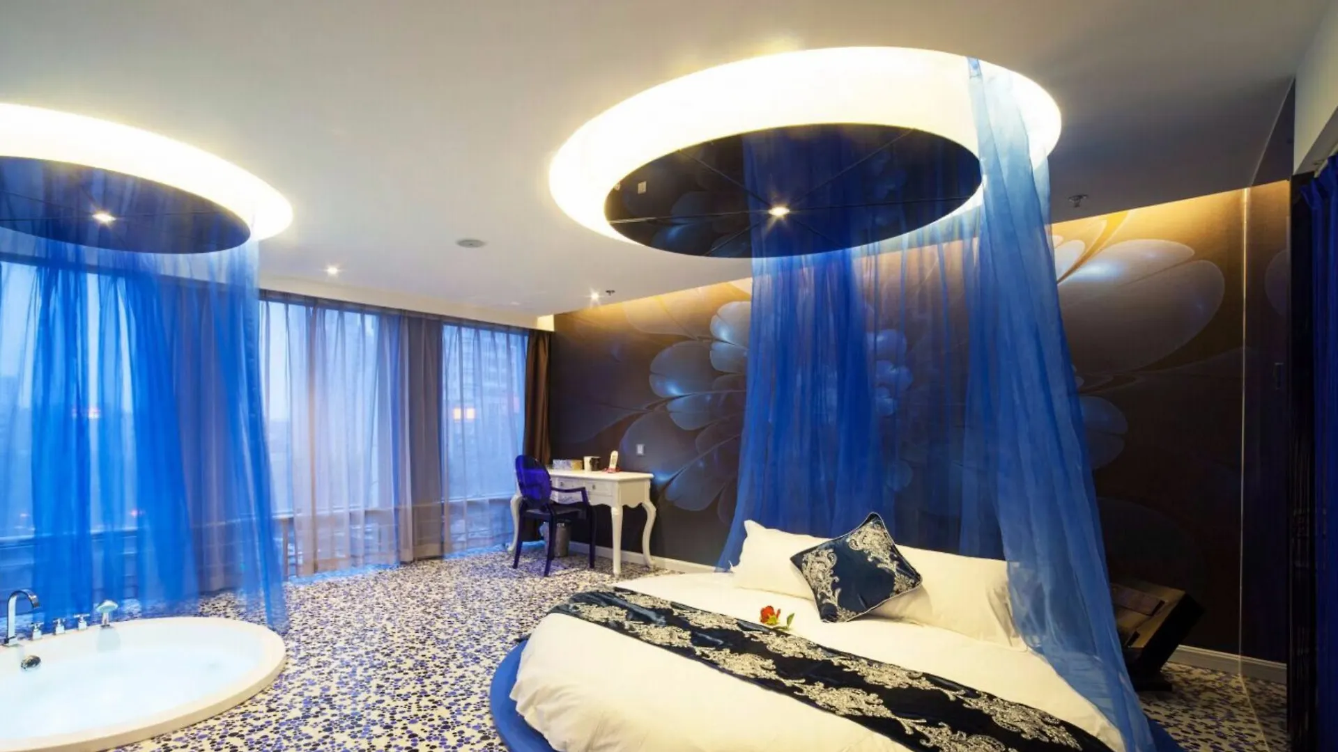 Suzhou Huazhiyu Lover Theme Hotel