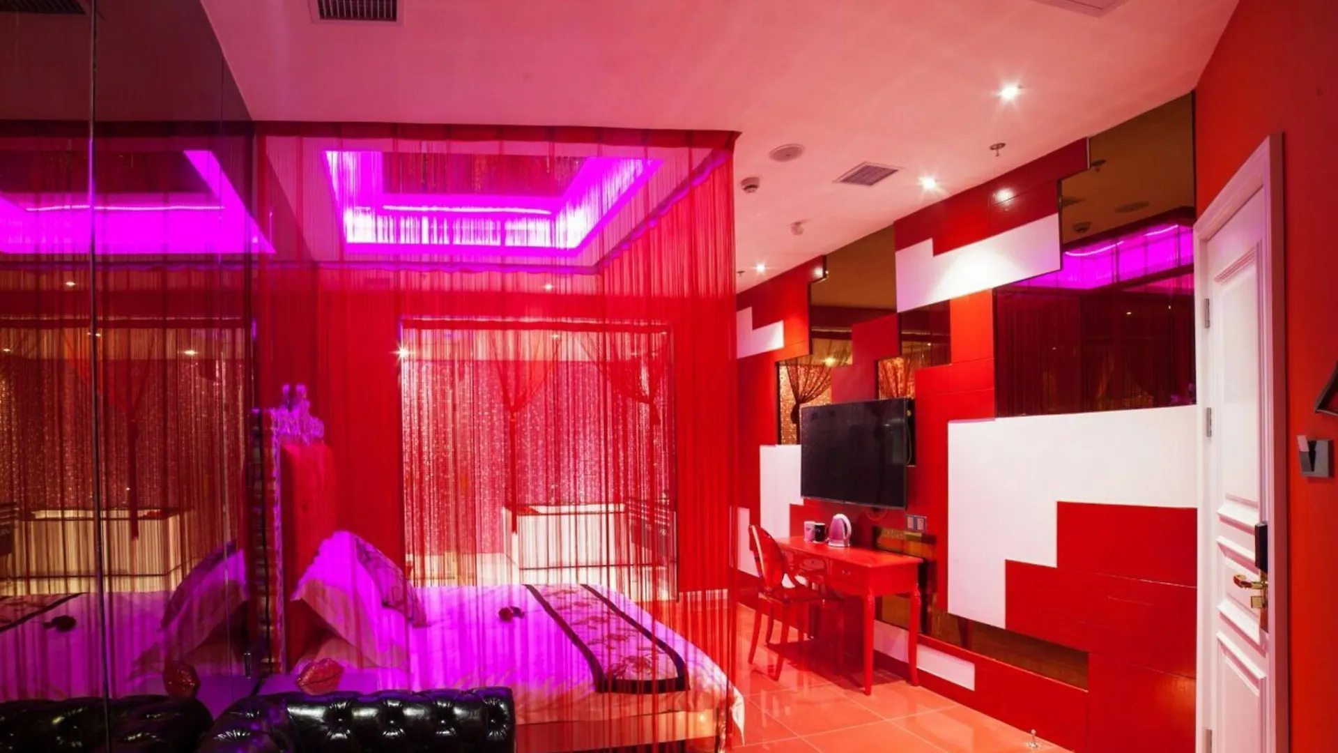 Suzhou Huazhiyu Lover Theme Hotel Suzhou (Jiangsu)
