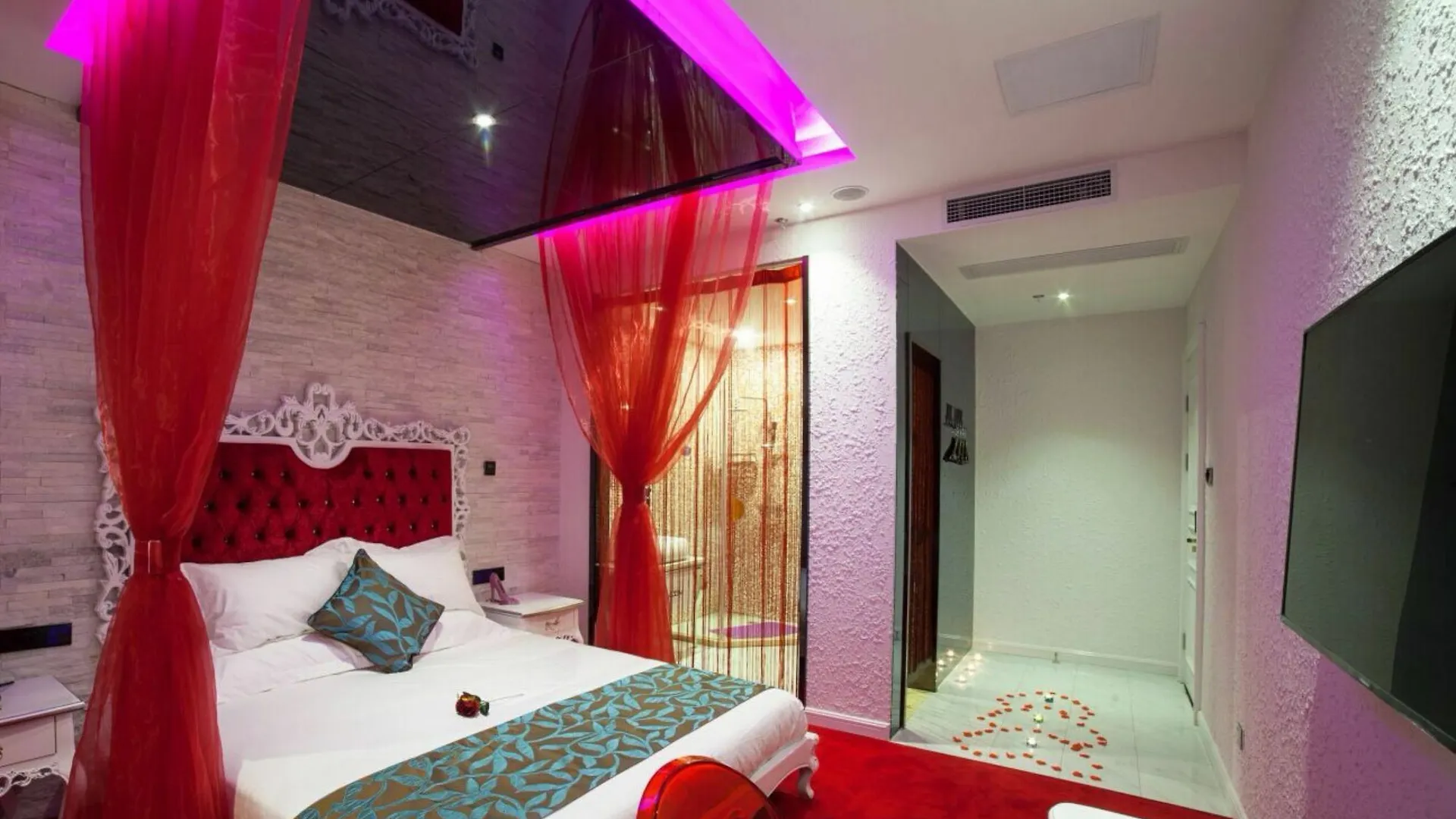 Suzhou Huazhiyu Lover Theme Hotel China