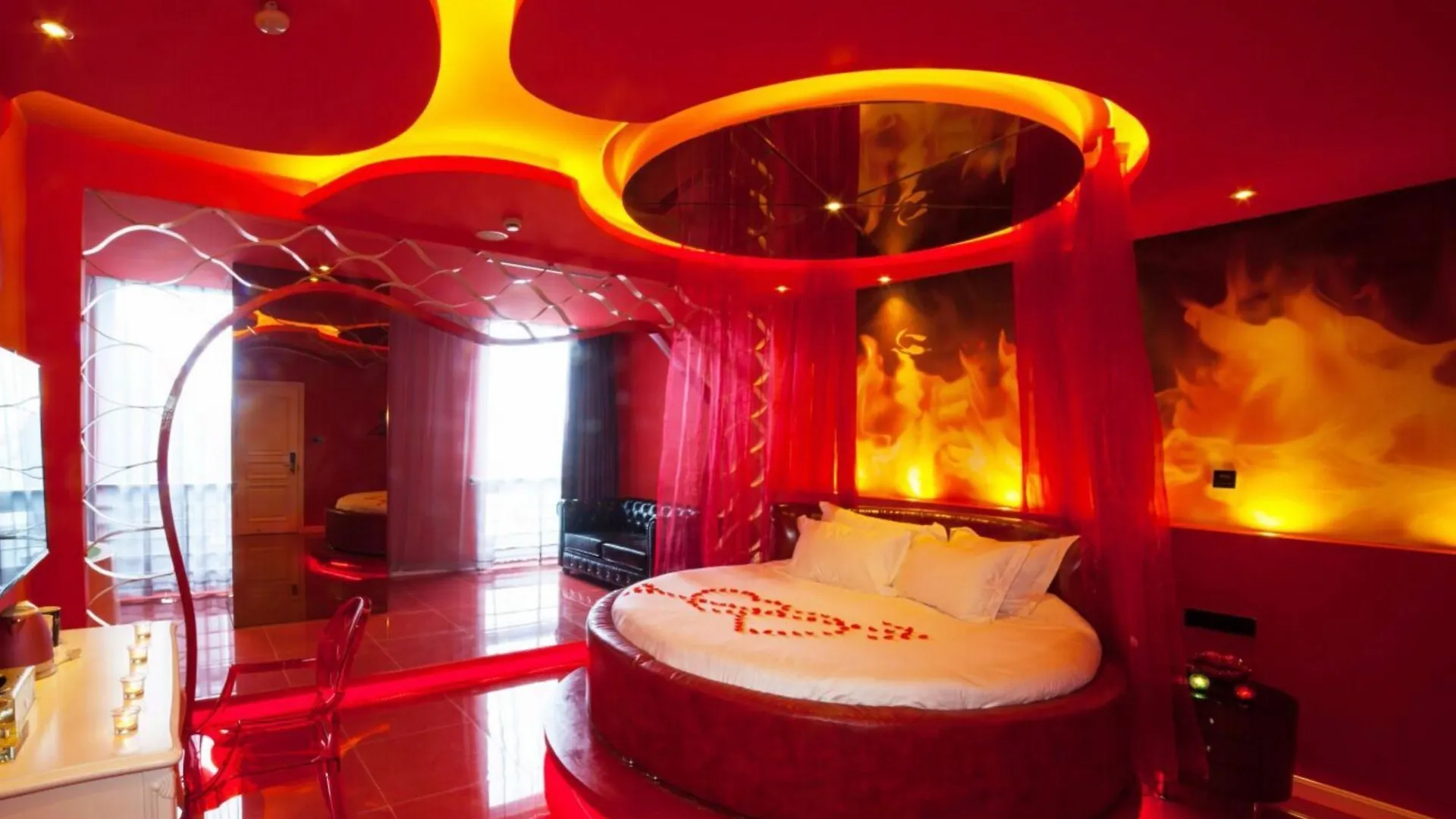 ***  Suzhou Huazhiyu Lover Theme Hotel China