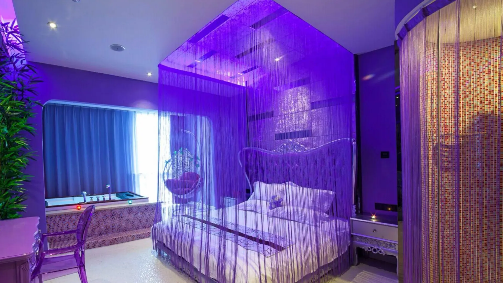 Suzhou Huazhiyu Lover Theme Hotel China