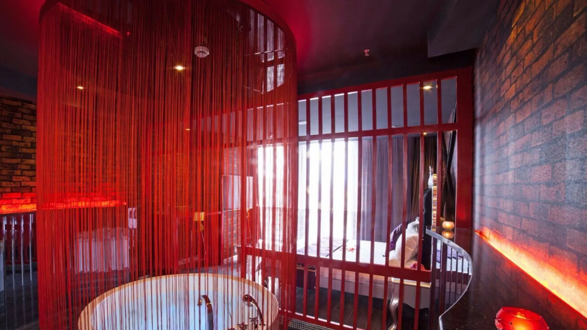 Suzhou Huazhiyu Lover Theme Hotel 3*, Suzhou (Jiangsu)