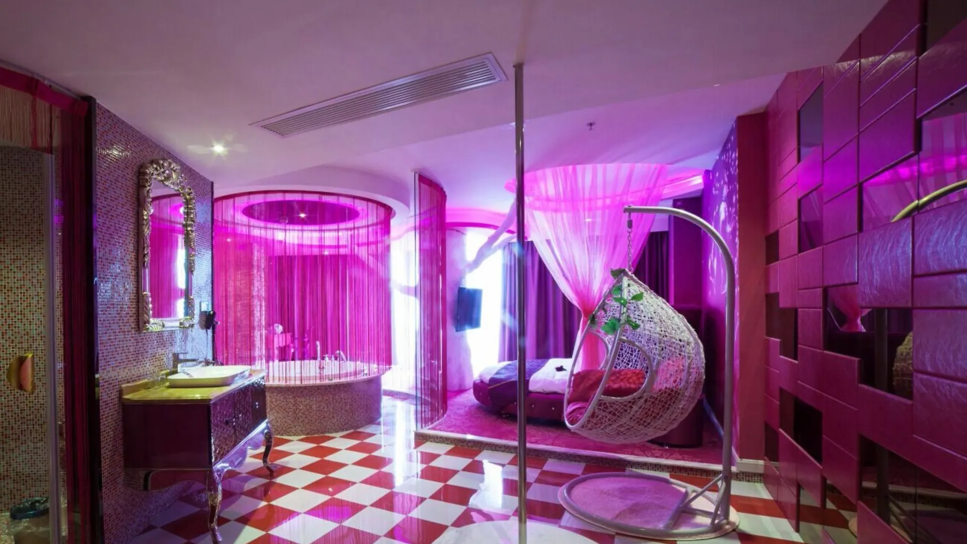 Suzhou Huazhiyu Lover Theme Hotel